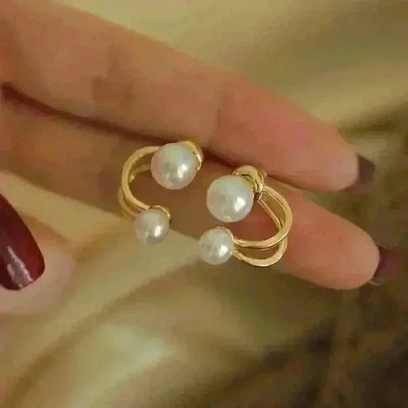 Chic Curved Earrings - Picture 3 of 9